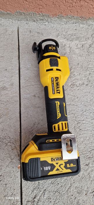 Dewalt freza pe acumulator