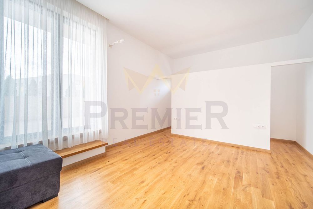 Продава се Четиристаен апартамент в Варна, Бриз - 225 кв.м за 1645 €/кв.м - Снимка #5