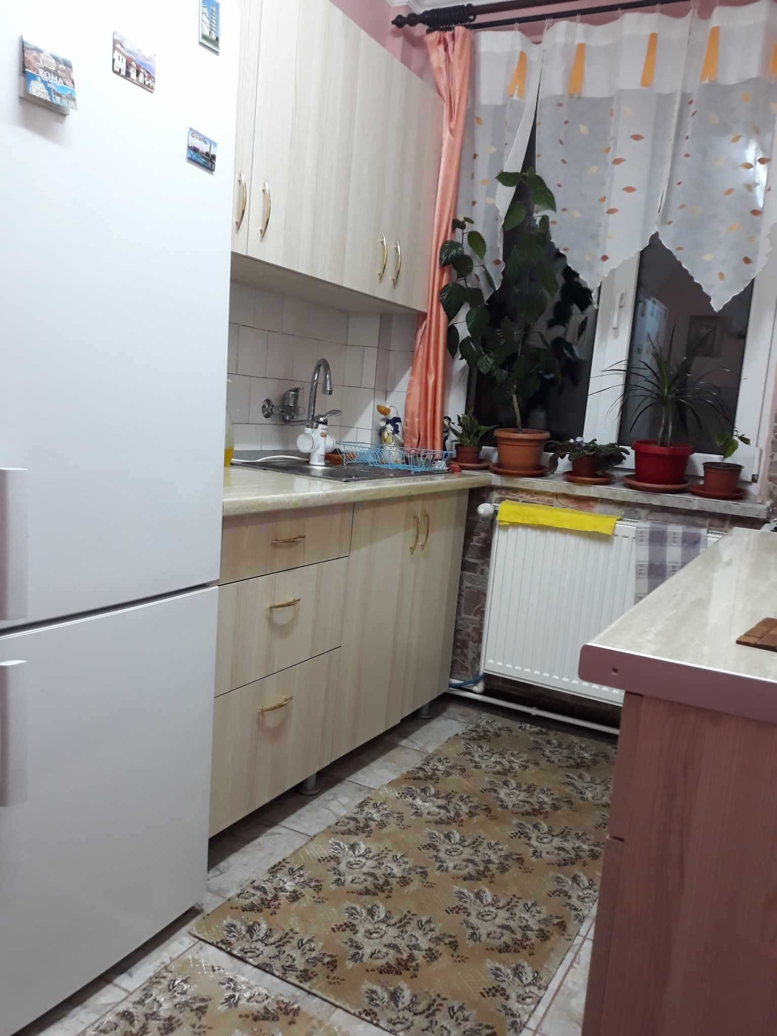 Vand apartament cu 2 camere