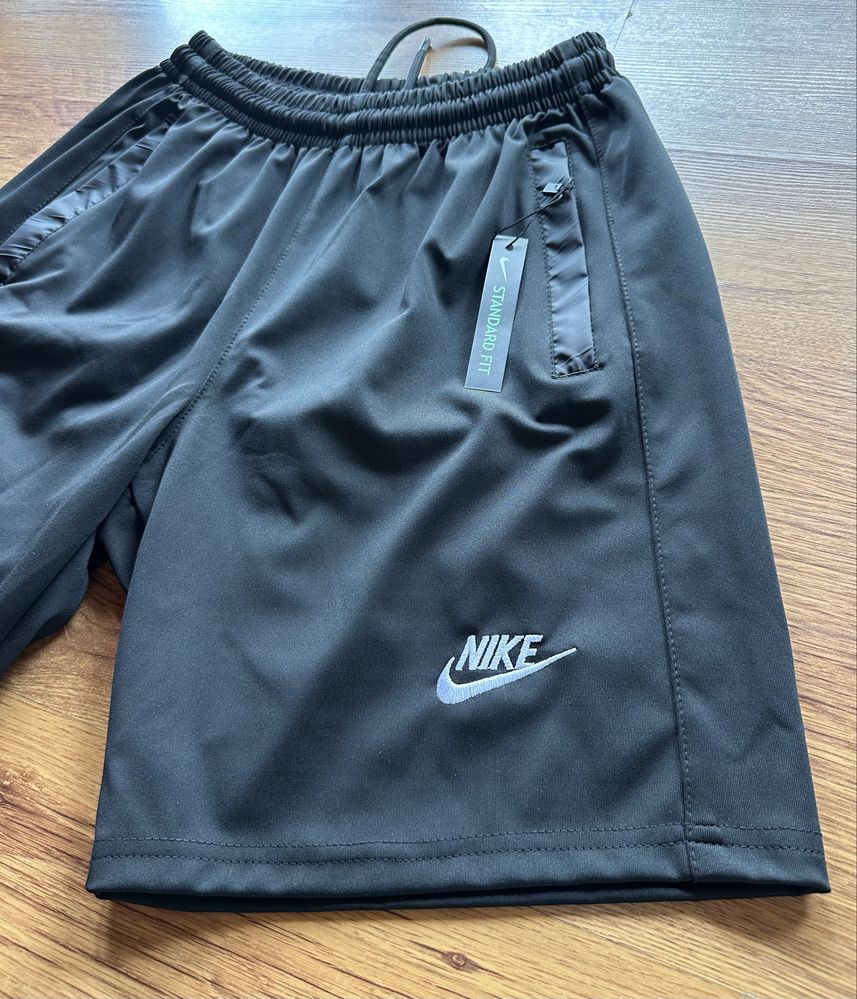 Мъжки,полиамидни,черни къси панталонки Nike с бродирано лого