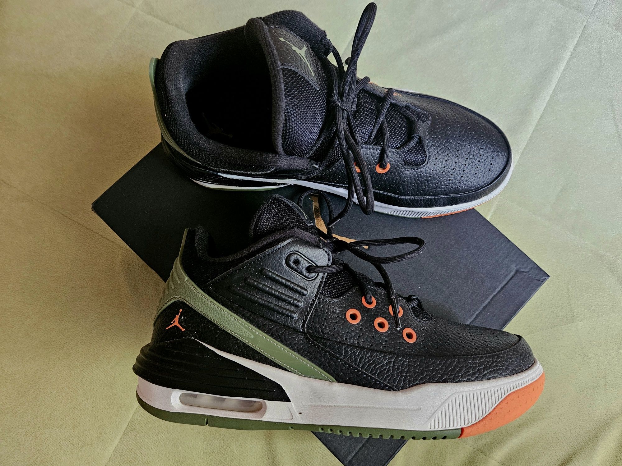 Nike jordan max aura