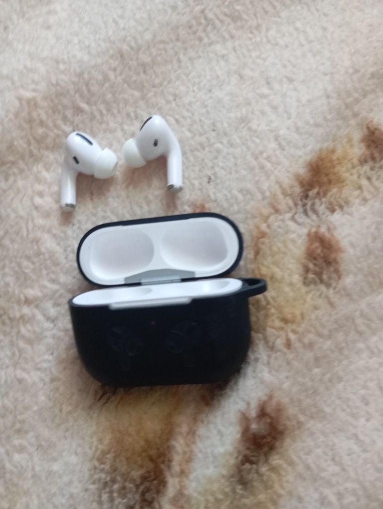 Air pods в хорошем качестве.