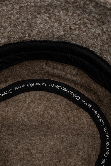 Нова шапка Calvin Klein