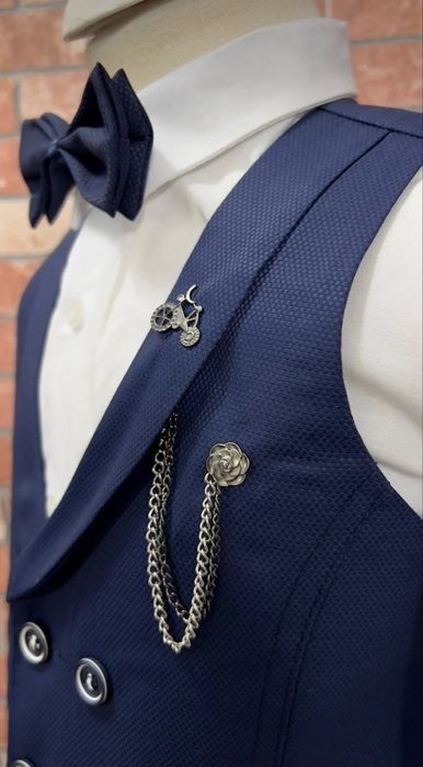 Елегантни детски костюми – стил и класа за малки джентълмени!