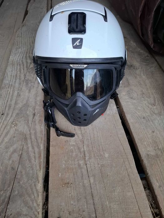 Vand casca si geaca pentru motor in stare foarte buna