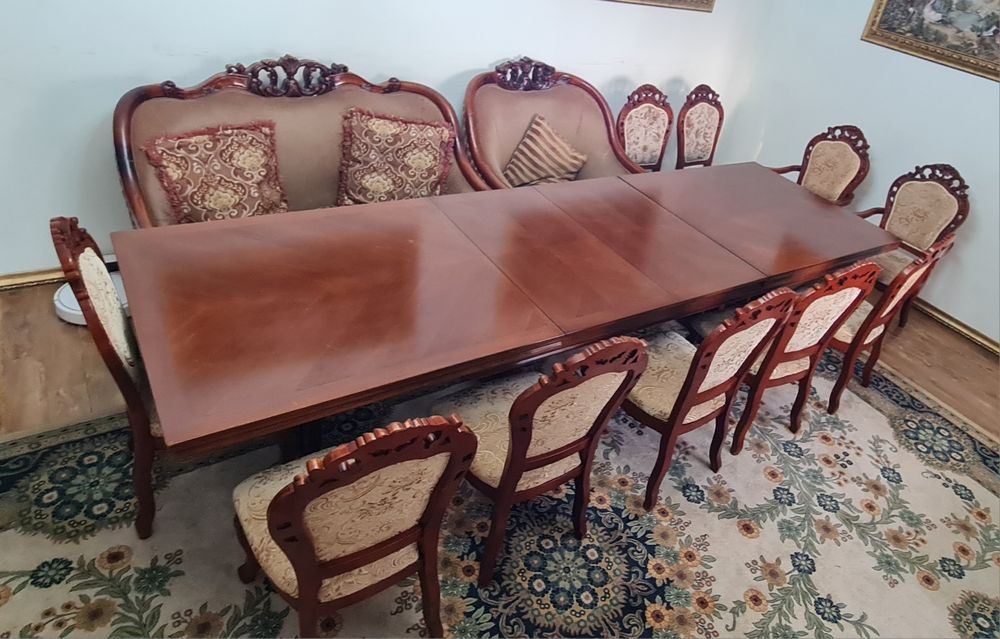 Гостинный набор, стол, стулья, диваны