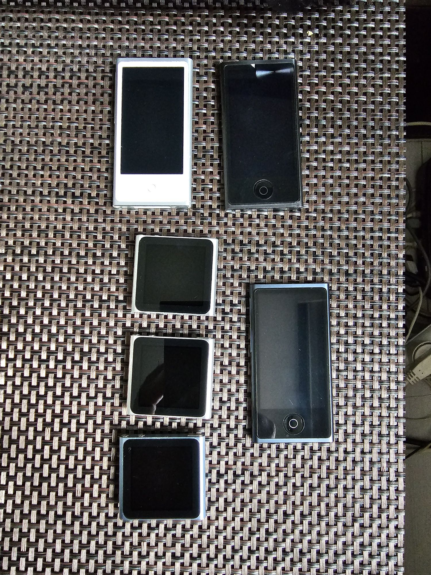 iPod nano 6th, 7th, iphone unele sunt  ca noi