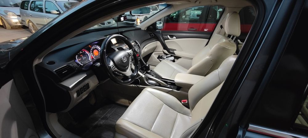 Honda accord 8 combi distronic