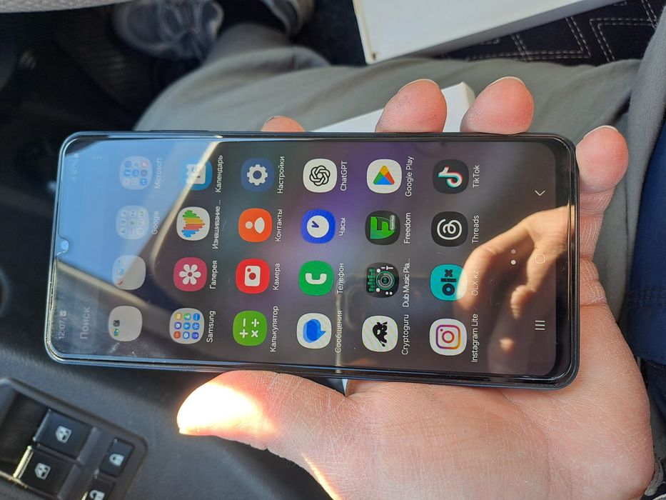 Продам телефон отл состояние