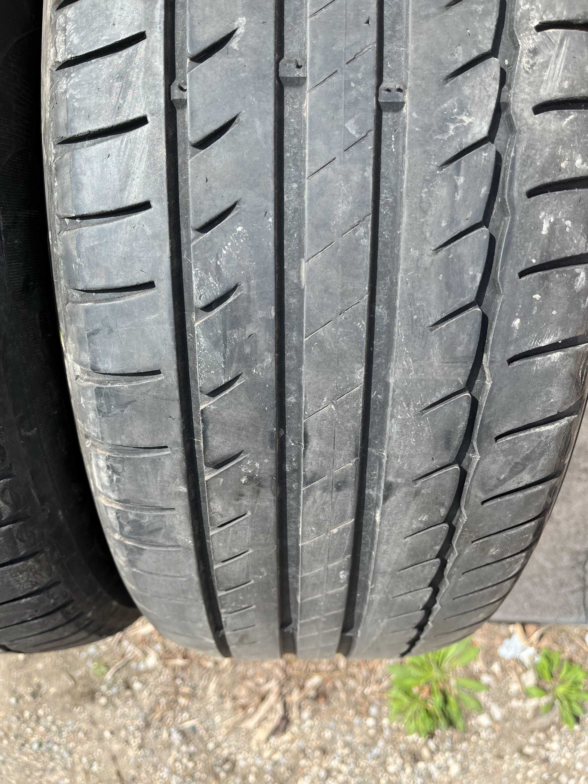 2 бр. летни гуми 215/55/17 Michelin DOT 4015 3,5-4 mm