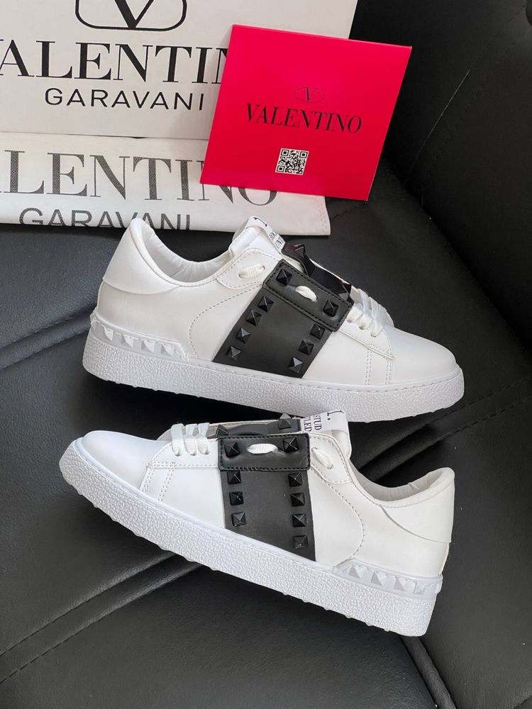 Adidasi Valentino noi !!! Marimi 36/44 !!!