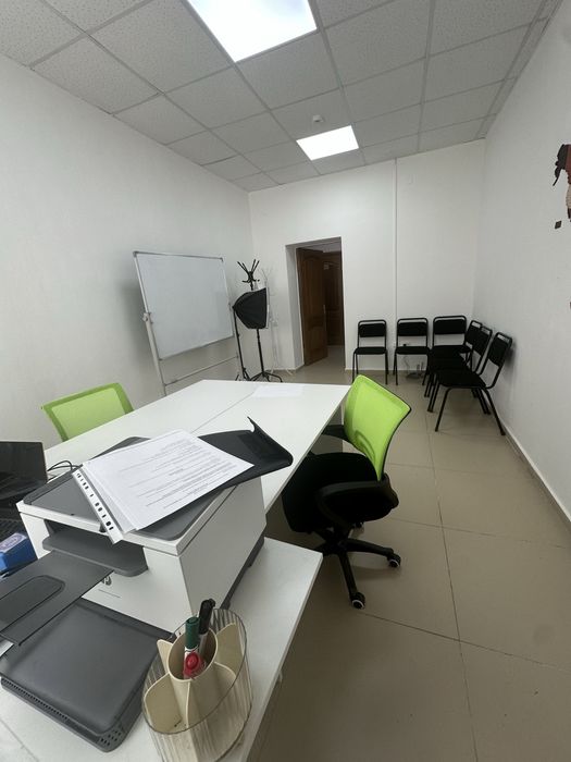 Продаю столов стульев и доску, шкафа, вешелку