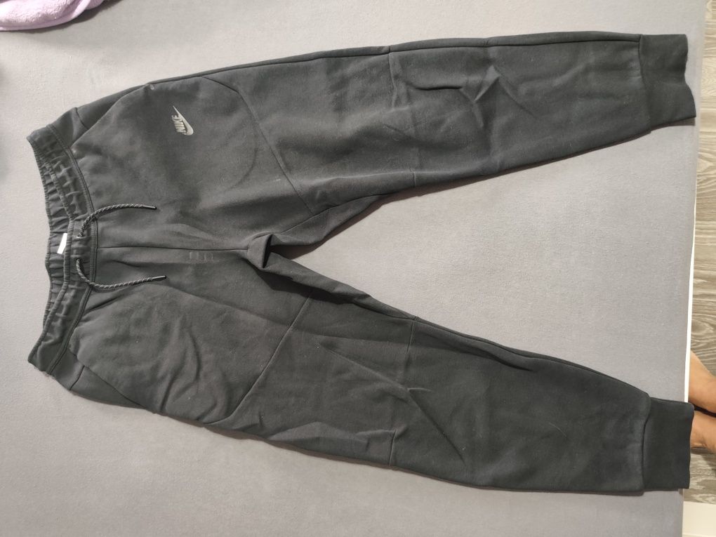 Долнища Nike Tech Fleece и Nike Tech Pack