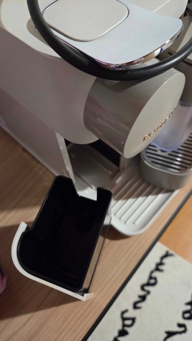 Кафемашина с капсули Nespresso Lattissima One бяла