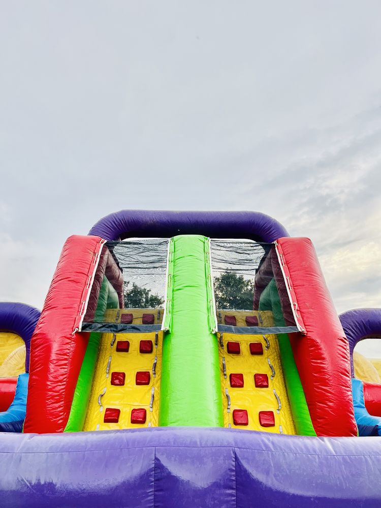 Topogan gonflabil cu obstacole