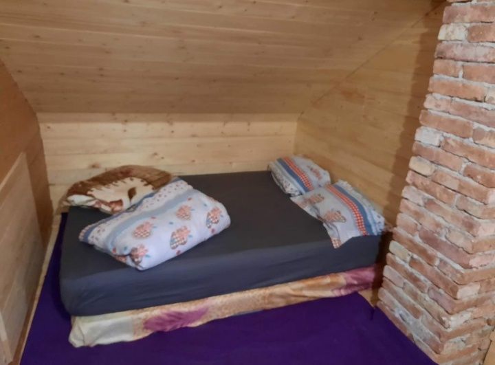 Închiriez cabana cu ciubăr la munte Cabana de închiriat ciubăr weekend