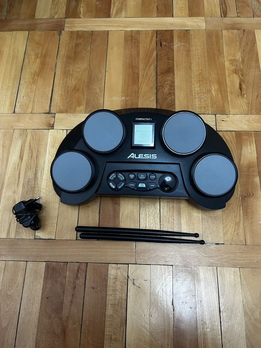 tobe electrice Alesis CompactKit 4 - stare foarte buna!