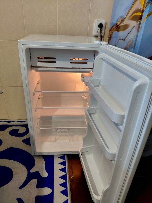 Продам холодильник офисный
