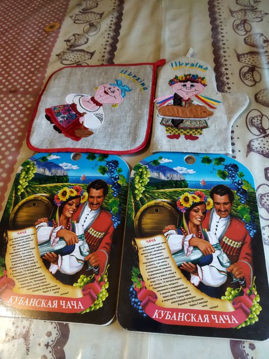 Разделочная доска, скалка, ложка, поварежка,прихвата,варежка