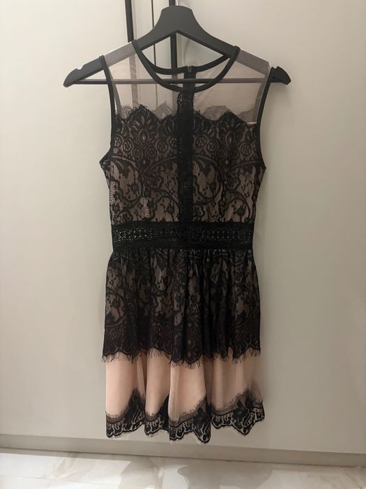 Рокля официална S размер носена броени пъти