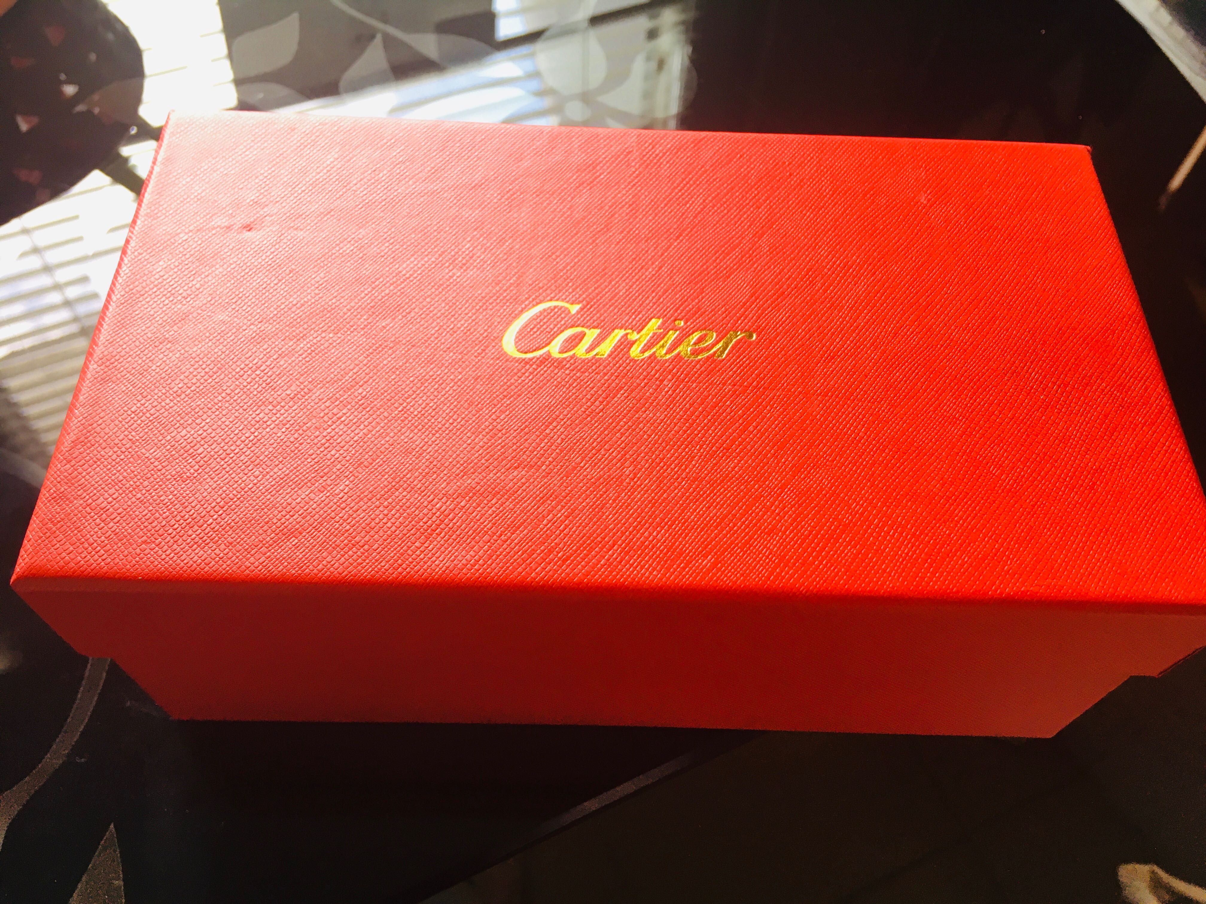 Чисто нови слънчеви очила на марка Cartier