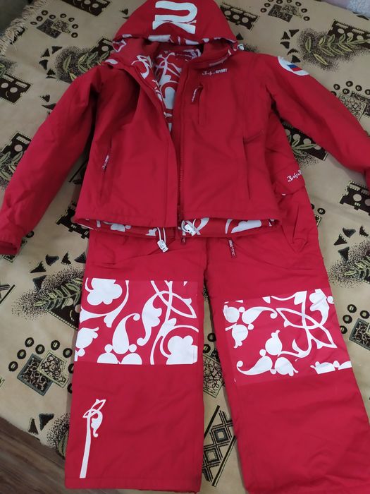 Зимний,яркий,тёплый костюм. Размер XS.