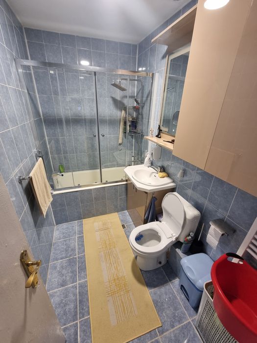 Vând apartament RL cu 4 camere în Nufărul 
Este alcătuit din.
4 camere