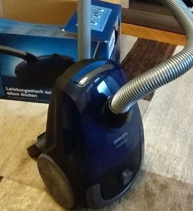 Aspirator Philips cu sac