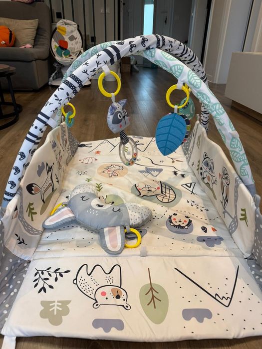 Centru de activități - covoraș și jucării