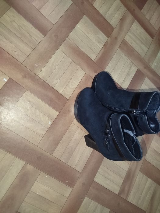 Продам зимние сапожки.