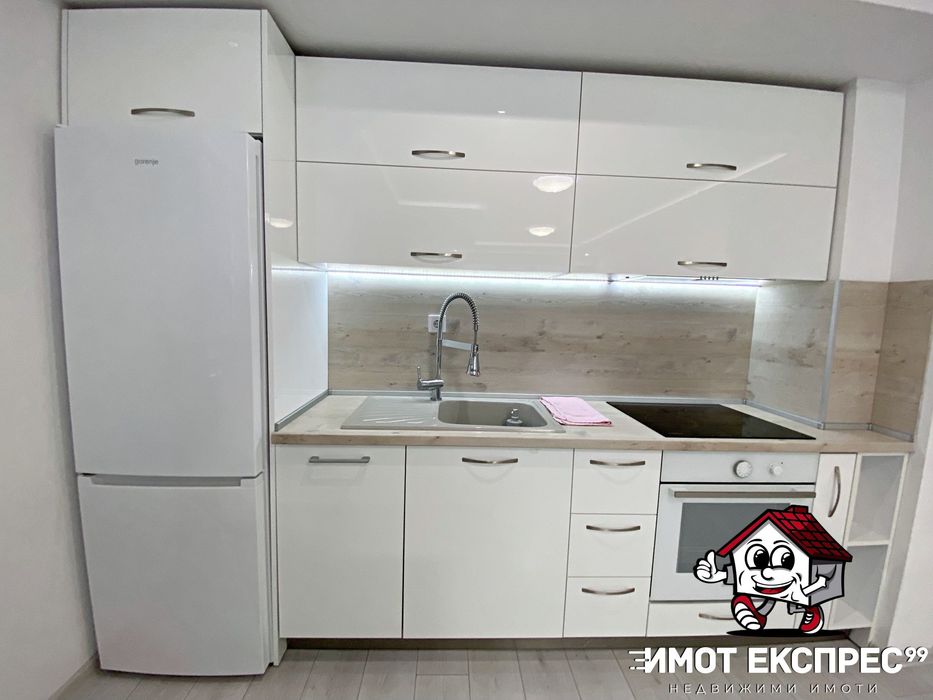 Продава се Тристаен апартамент в Асеновград - 90 кв.м за 5 €/кв.м - Снимка #8