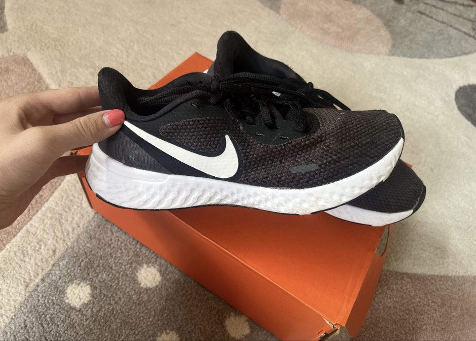 Унисекс маратонки Nike Revolution 5