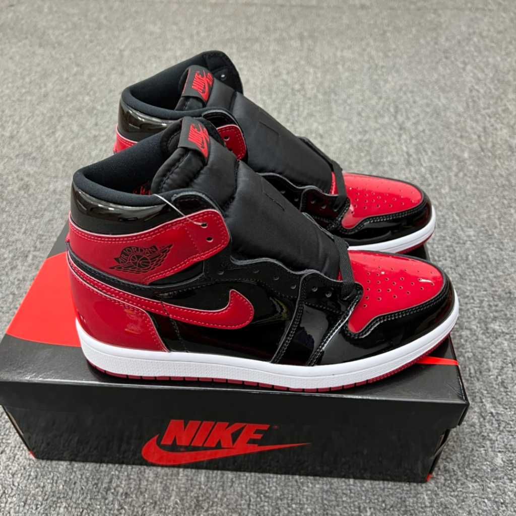 Nike Air Jordan 1 High Patent Bred / Adidasi Unisex / Noi cu cutie