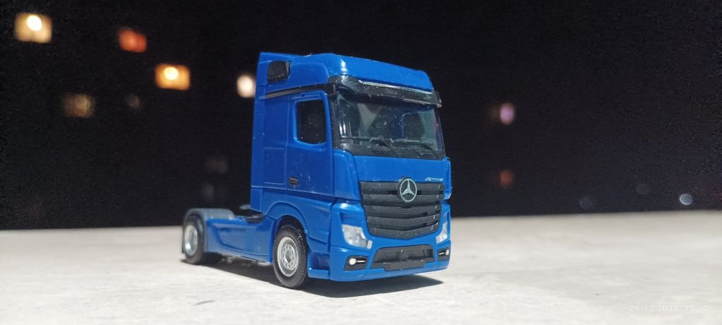 Herpa Mercedes-Benz Actros