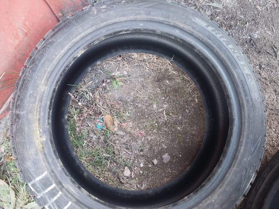 4 шины Triangle 245 45 R19. Один отличается рисунком.