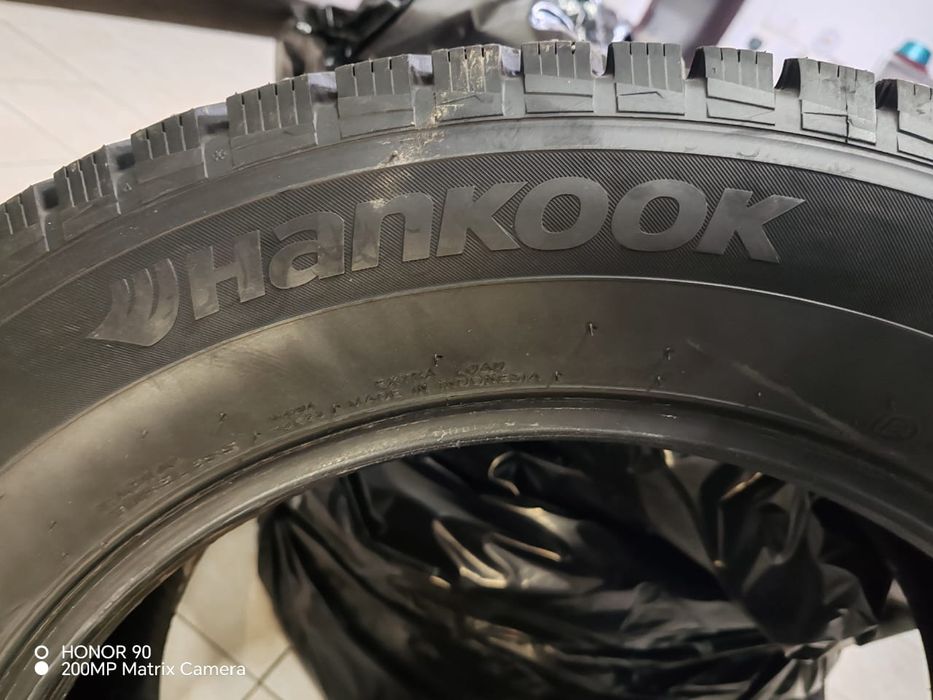 Продам новую зимнюю резину Hankook