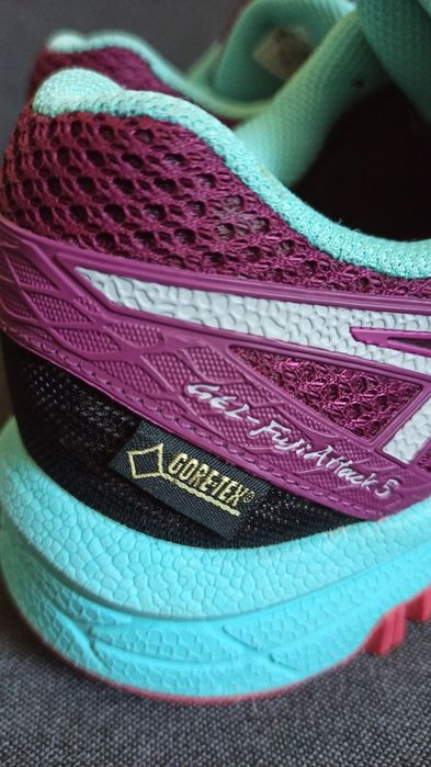 ASICS маратонки 37 нови