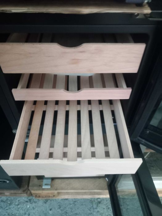 OFERTA Frigider vinuri si branza