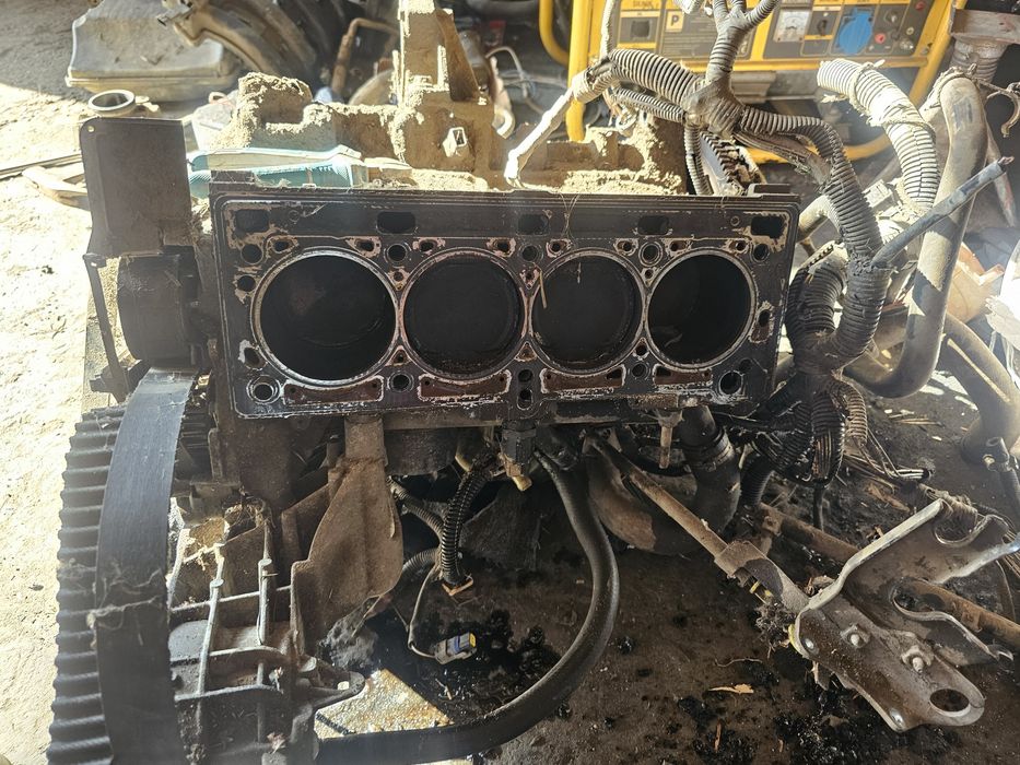 Bloc motor ambielat  Dacia Logan Mcv 1.6 16 valve benzina