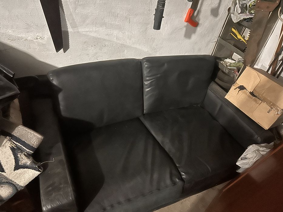 Продам диван новый просто стоит кожа