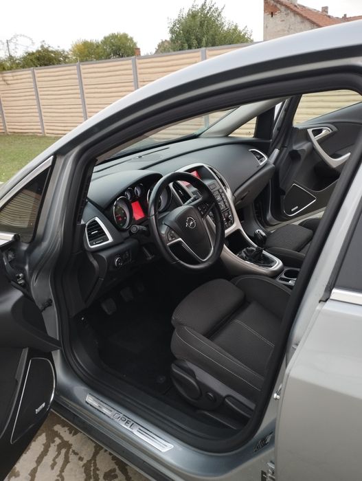 Opel Astra J 2011 2.0 diesel