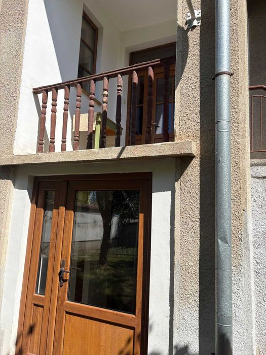 Продава масивна къща в централната част на с.Енина