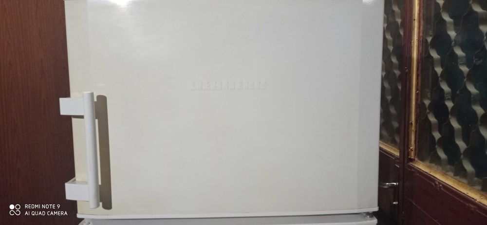 Продавам хладилник LIEBHERR модел  Comfort с горна камера