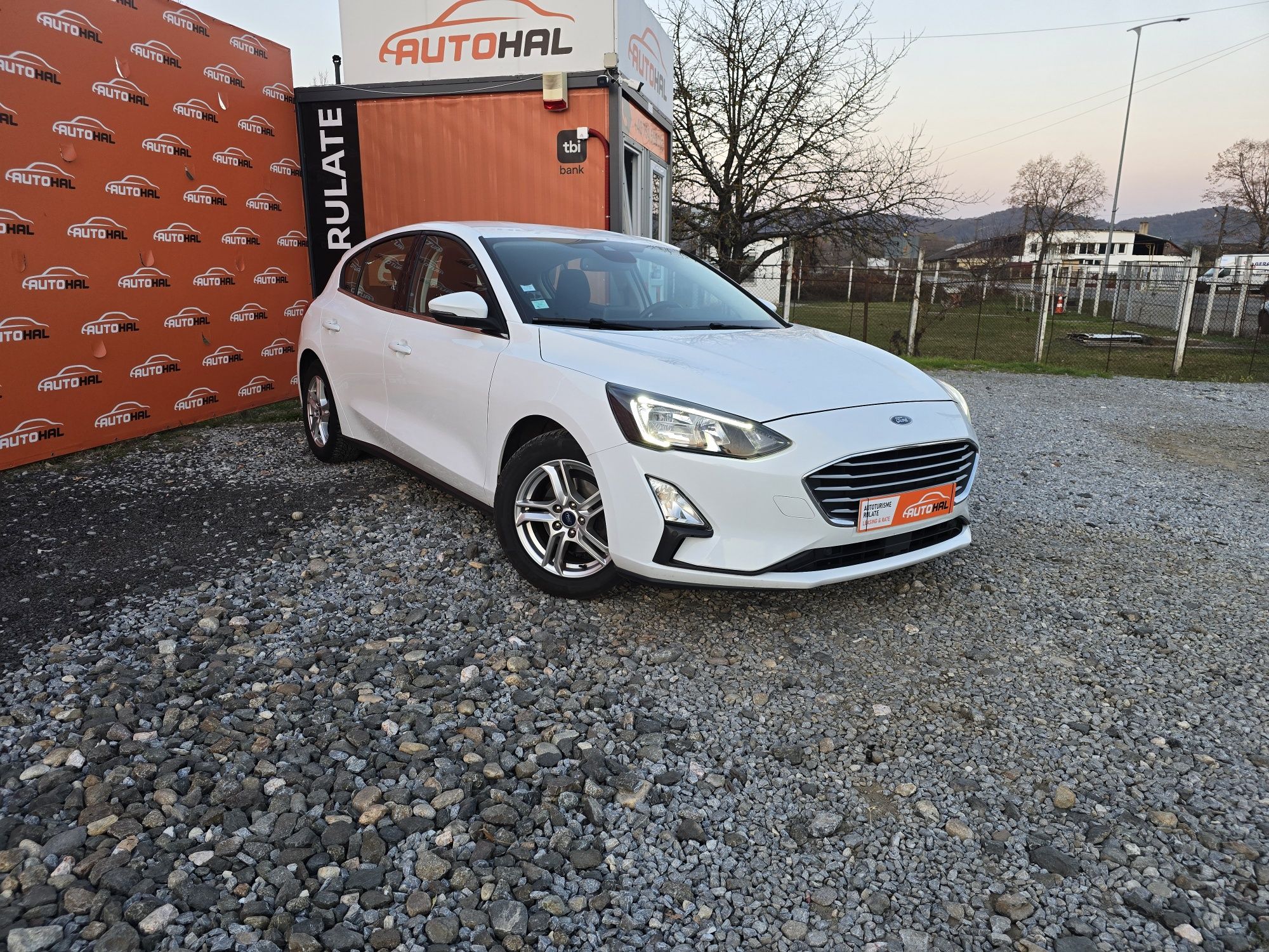 Ford Focus HATCHBACK Finantare Rate-Credit