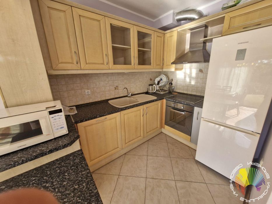 Дава се под наем Тристаен апартамент в Бургас, Център - 110 кв.м за 612 € - Снимка #3