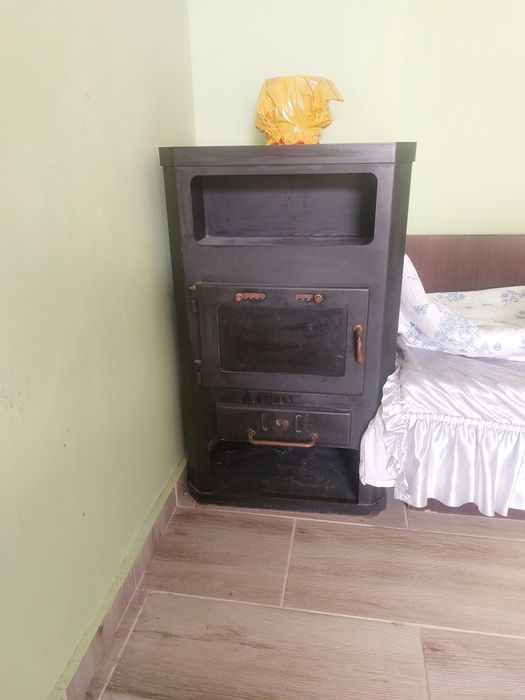 Продавам камина на твърдо гориво