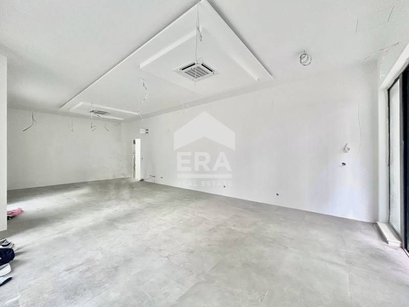 Дава се под наем Магазин в София, Кръстова вада - 74 кв.м за 2400 € - Снимка #1