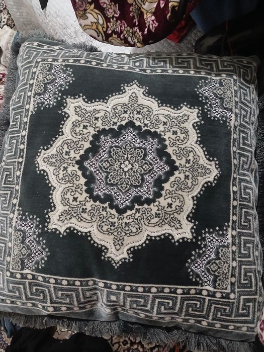 Kurpacha,yostiq sotiladi