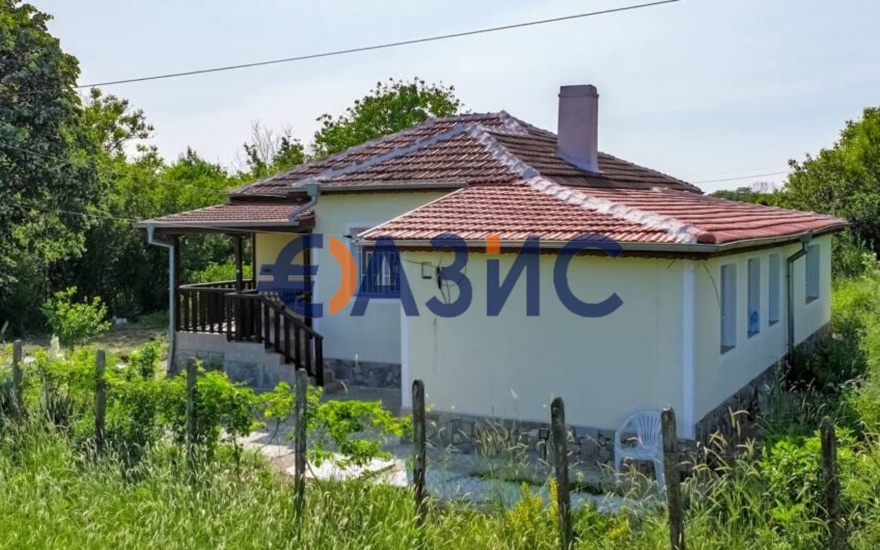 Къща с 3 спални, 105 кв.м. + 1500 кв.м. двор, с. Суходол, област