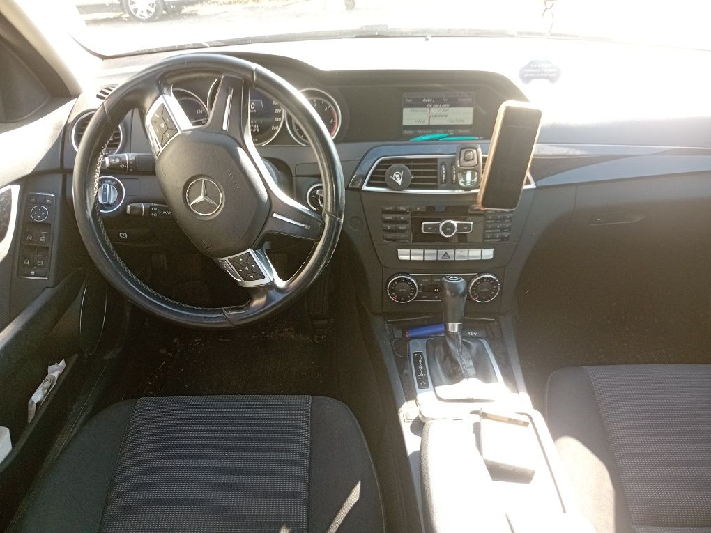 De vinzare mercedes benz c220
